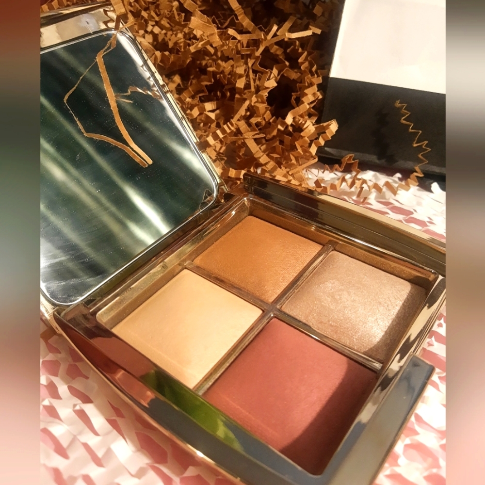 Hourglass Sculpture Unlocked Ambient Lighting Edit Mini Palette